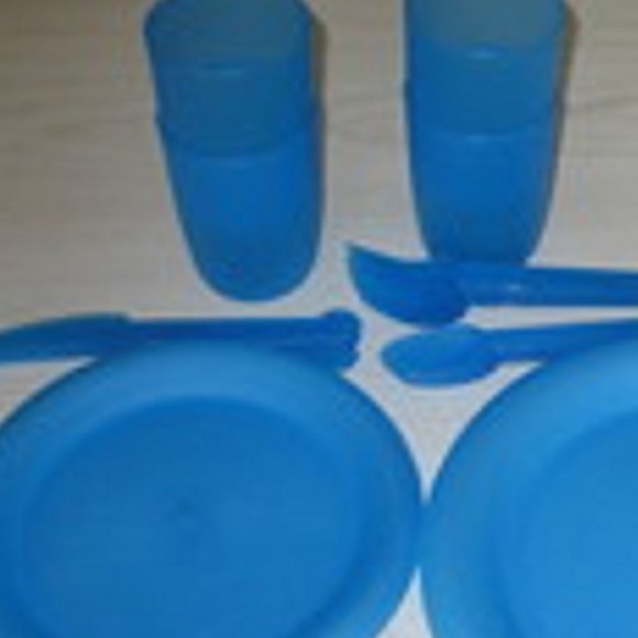 Dinnerware Set 25 Piece Plates Cups Spoon Forks Knives Saucers Clear Tote Blue - Picture 4 of 4